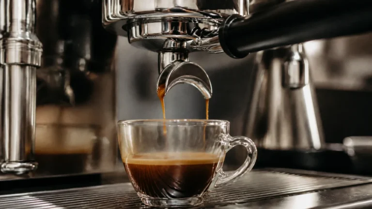 Café espresso : définition, préparation et conseils pour réussir son extraction